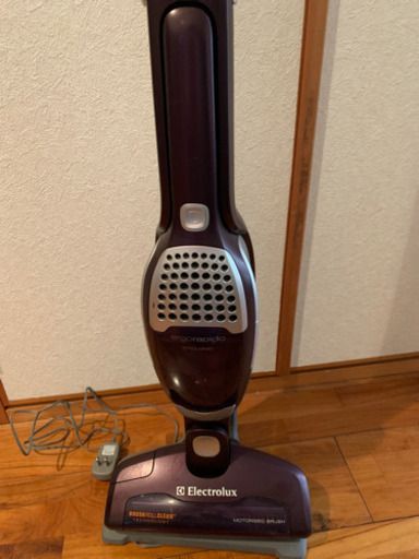 再度お値下げ！Electroluxのスティック掃除機、ほぼ未使用に近い