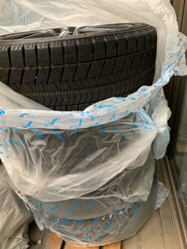【値下げ】ブリザック4本(ホイール付)&ナット  スタッドレス サイズ215/45R17