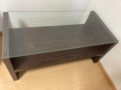 ガラス天板のローテーブル