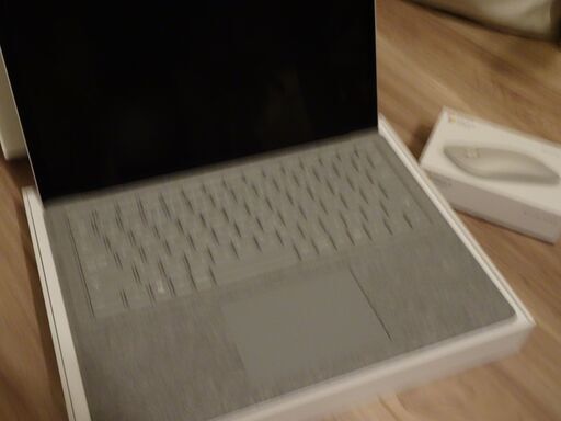 【お陰様で、ご購入いただけました。色々とお問い合わせ頂きありがとうございました】☆値下げ☆　マイクロソフト Surface Laptop　すぐ使えます