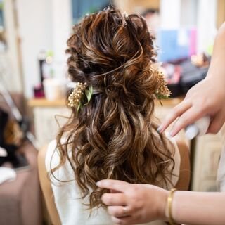 サロンでヘアメイク・着付けが出来ます♪　浴衣着付けも募集中です！