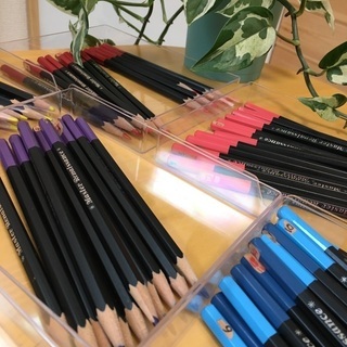 色鉛筆たくさん　100均商品の画像