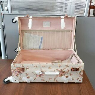 ▶スーツケース キャリーバッグ 小花柄 未使用品 uniwalker 可愛い キャリーケース 旅行バッグ ペイペイ対応 札幌市西区西野の画像