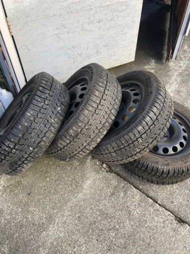 スパイクタイヤ　205/55R16