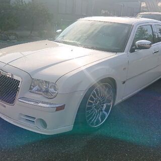 人気の クライスラー 300C サンルーフ 売ります。