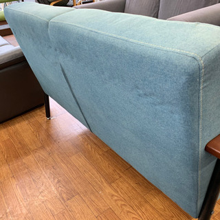 ノーブランド品! ブルー系統の2人掛けソファです♪の画像
