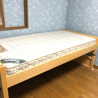 2段ベッド（上下を別々に使うことができます。マットレス付き）