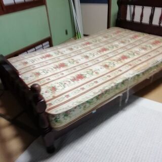 ベット枠（セミダブルベッド)