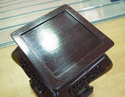 展示品 karimoku 花台 29×29×45cm 透かし彫り LN-1000 天然木 かりん 花梨 漆塗装 高卓 壺台 カリモク☆