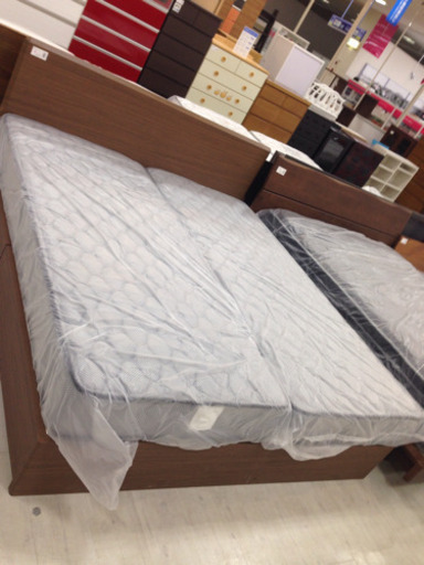 取りに来れる方限定です！マットレスが２つのダブルベッドです！