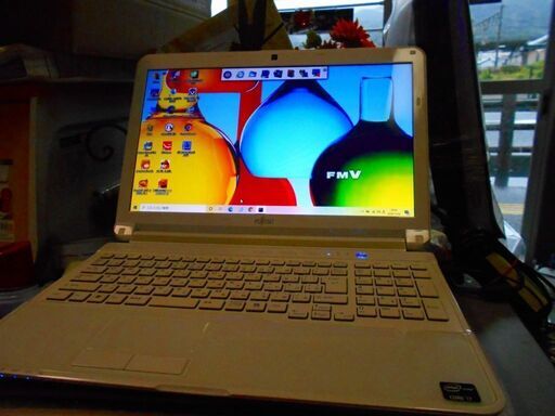 富士通　LifeBook AH56/G Core i7 人気のホワイト