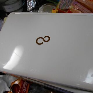富士通 LifeBook AH56/G Core i7 人気のホワイト