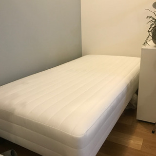 シングルベッド　脚付きマットレス