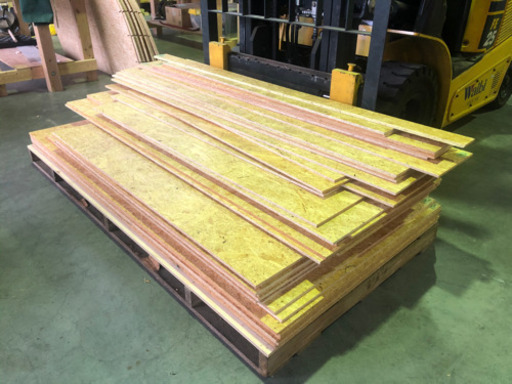 【値下げ！】OSB材(ねじ穴アリ)【格安】にてお譲りします。DIYにちょうど良いです！