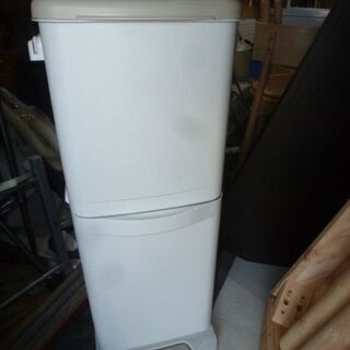 リサイクルショップのダイトーです。 おしゃれアイテム　お持ち帰り価格　ゴミ箱（2段式）の画像