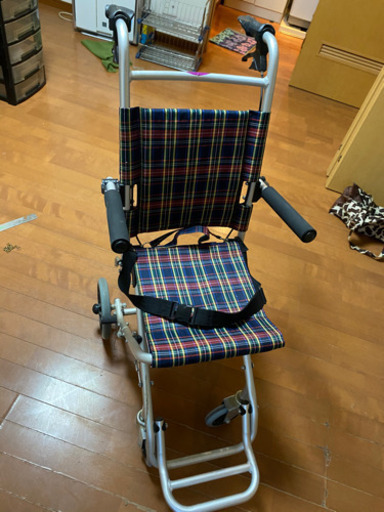 カドクラ 簡易式 軽量車椅子 折りたたみ式 コンパクト