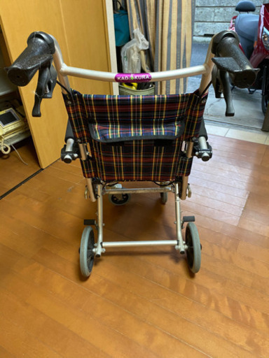 カドクラ 簡易式 軽量車椅子 折りたたみ式 コンパクト