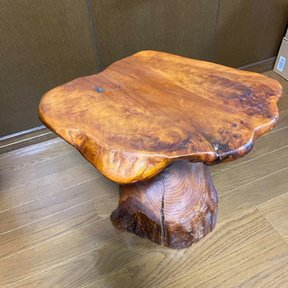 木の椅子の画像