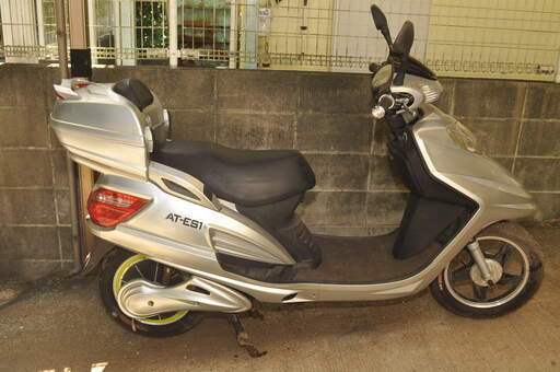 電動スクーター　AT-ES1　原付1種相当　50CC相当　ジャンク　バッテリー劣化？　千葉市から　充電器、説明書、鍵(1個）書類有