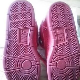 NIKE 赤スニーカー 23.5㎝の画像