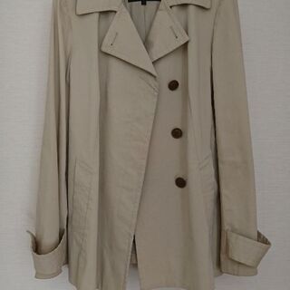 美品(ワールド)おしゃれなトレンチコート(ベージュ)