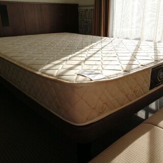 サータのセミダブルベッド