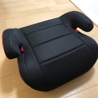 再お値下げしました→ジュニアシート　美品　3〜11歳用の画像