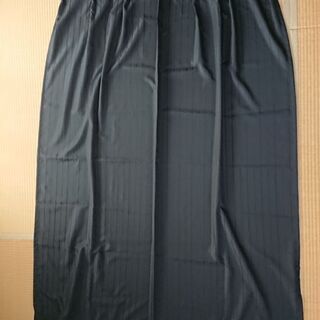 カーテン黒　縦180センチ横100センチ