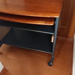 サンワサプライのパソコンデスク（中古）