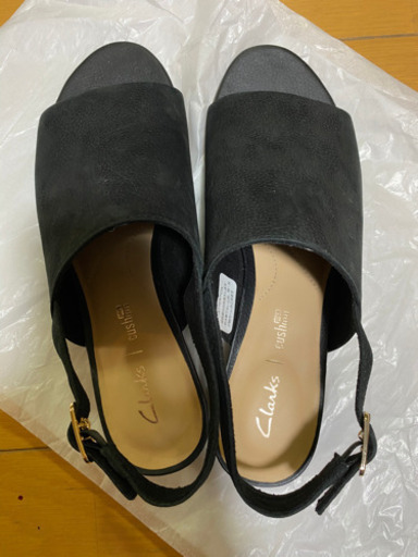 Clarks Mena Lily 本革バックストラップサンダル