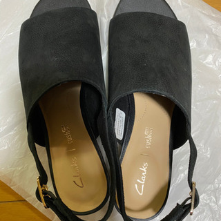 Clarks Mena Lily 本革バックストラップサンダル