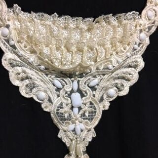 レ－スとビ－ズ飾りのあるカットソ－値下げしました。の画像