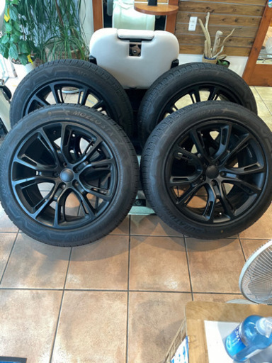 グランドチェロキー20インチホイールタイヤ付きブラック