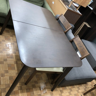 ニトリ 伸長式ダイニングテーブルセット イス4脚付き?自社配送時