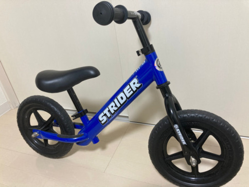 ストライダー 青 スタンド付 購入 STRIDER バランスバイク 青色