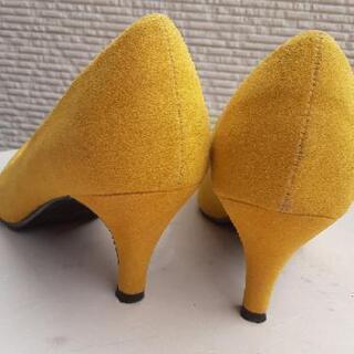1回着　マスタードスエードパンプス👠の画像