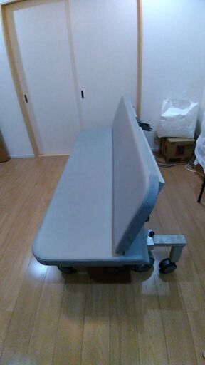 診察台　ベンチ　椅子　プラットホーム