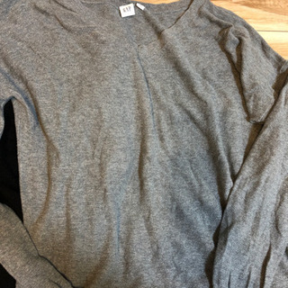 GAP  Vニット　黒＆グレー　2枚セットの画像