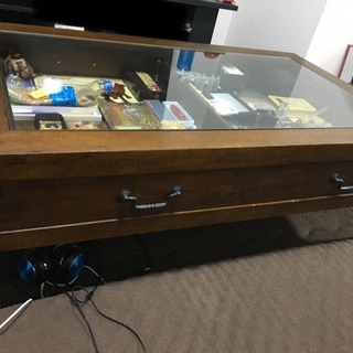 ガラスローテーブルの画像