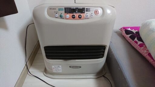 中古の石油ファンヒーターです。