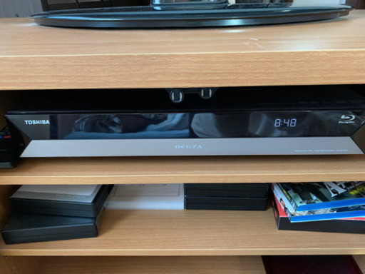 32型テレビ　Blu-rayレコーダー