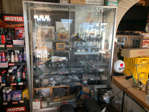 ガラスショーケース