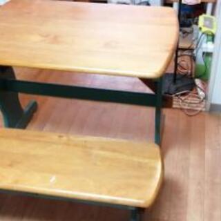 テーブル　とベンチ
