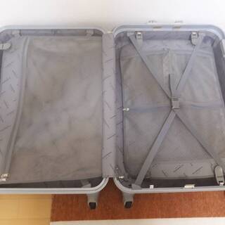 EVERWIN スーツケース 破損あり 2週間～向けの画像