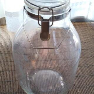 ガラスの果実酒漬け用瓶の画像