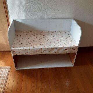ハンドメイドの棚　アルバムの整理にも。