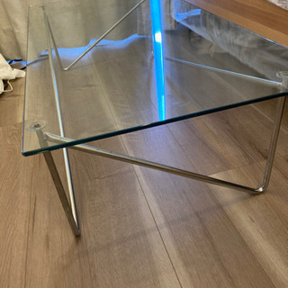 ガラステーブルの画像