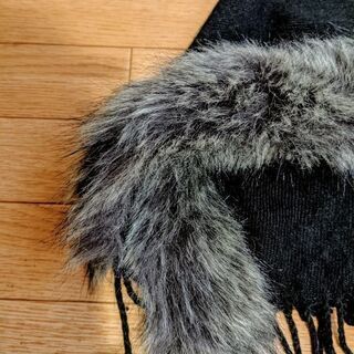 ファー付きストールの画像