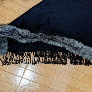 ファー付きストールの画像
