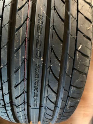 タイヤ　235/35R19 2本